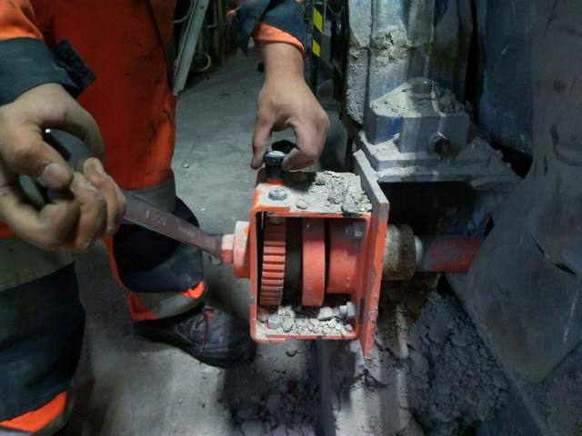 Instandsetzung eines Antriebsteils in einer Industrieanlage